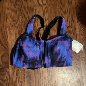 Victoria’s Secret sports bra in size 34DDD